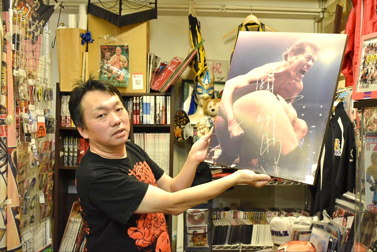 プロレスショップ博多 赤の魂に取材してきた!店内の見所やチケット販売